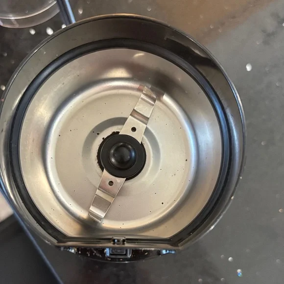 Black and Decker coffee grinder - Picture 2 of 3